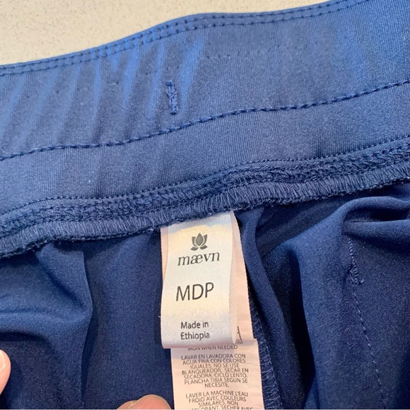 2 pairs of scrub pants - Picture 5 of 6